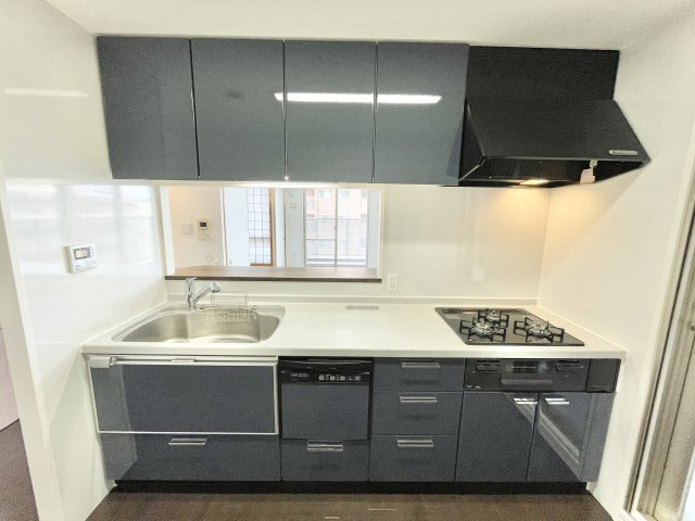 ロイヤルメドゥ香里園タワーのキッチン|お料理しやすいキッチンです