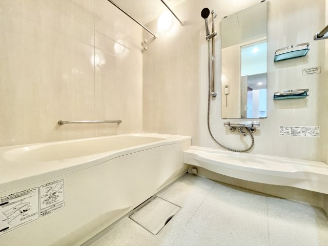 ロイヤルメドゥ香里園タワーの浴室|コンパクトで使いやすいお風呂です