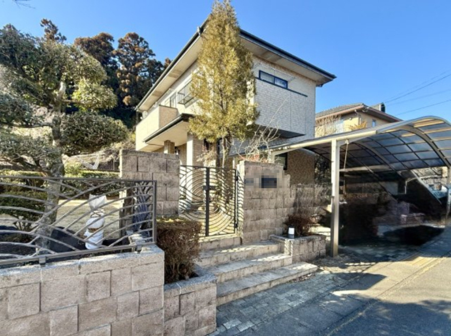 【中古戸建】北群馬郡榛東村広馬場の外観|■外観｜外壁のアクセントカラーがシックな外観です。シンプルなデザインでありながらも「個性」を損なわず、お客様一人ひとりの暮らし方にフィットします。