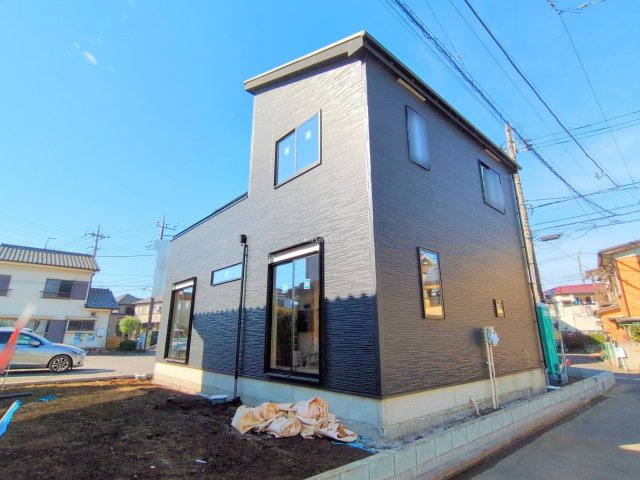 ふじみ野市大井中央２丁目の新築一戸建の外観|2024年12月撮影
53坪以上のゆとりの敷地に建つ新築戸建！
ふじみ野駅徒歩圏内です。

資料請求やご見学などお気軽にお問い合わせください。