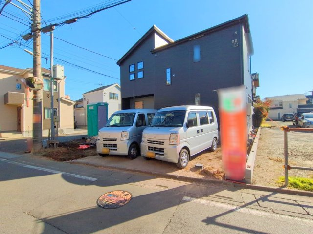 ふじみ野市大井中央２丁目の新築一戸建の外観|カースペース並列3台可能！
セカンドカーやお客さま用のお車も楽々駐車できます。