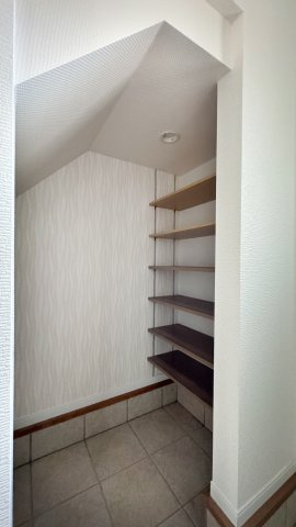 愛島台6丁目戸建ての収納|階段下収納