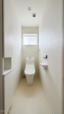 愛島台6丁目戸建てのトイレ|1階トイレ（温水暖房付き便座）