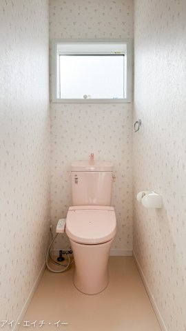 愛島台6丁目戸建てのトイレ|2階トイレ（温水暖房付き便座）