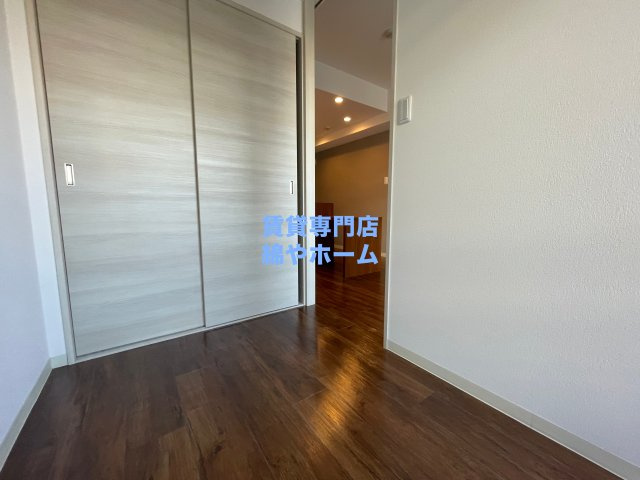 アイボリーポワント難波WESTの寝室|広くて明るい寝室