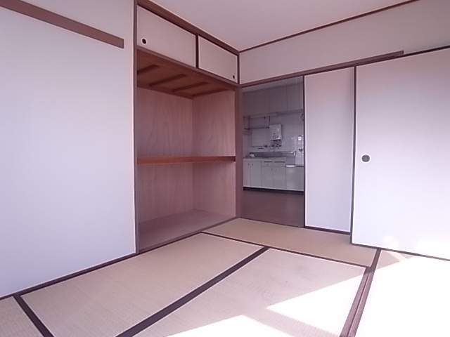 大和スカイハイツの居間・リビング