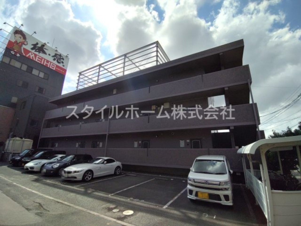 エクシード松山の駐車場