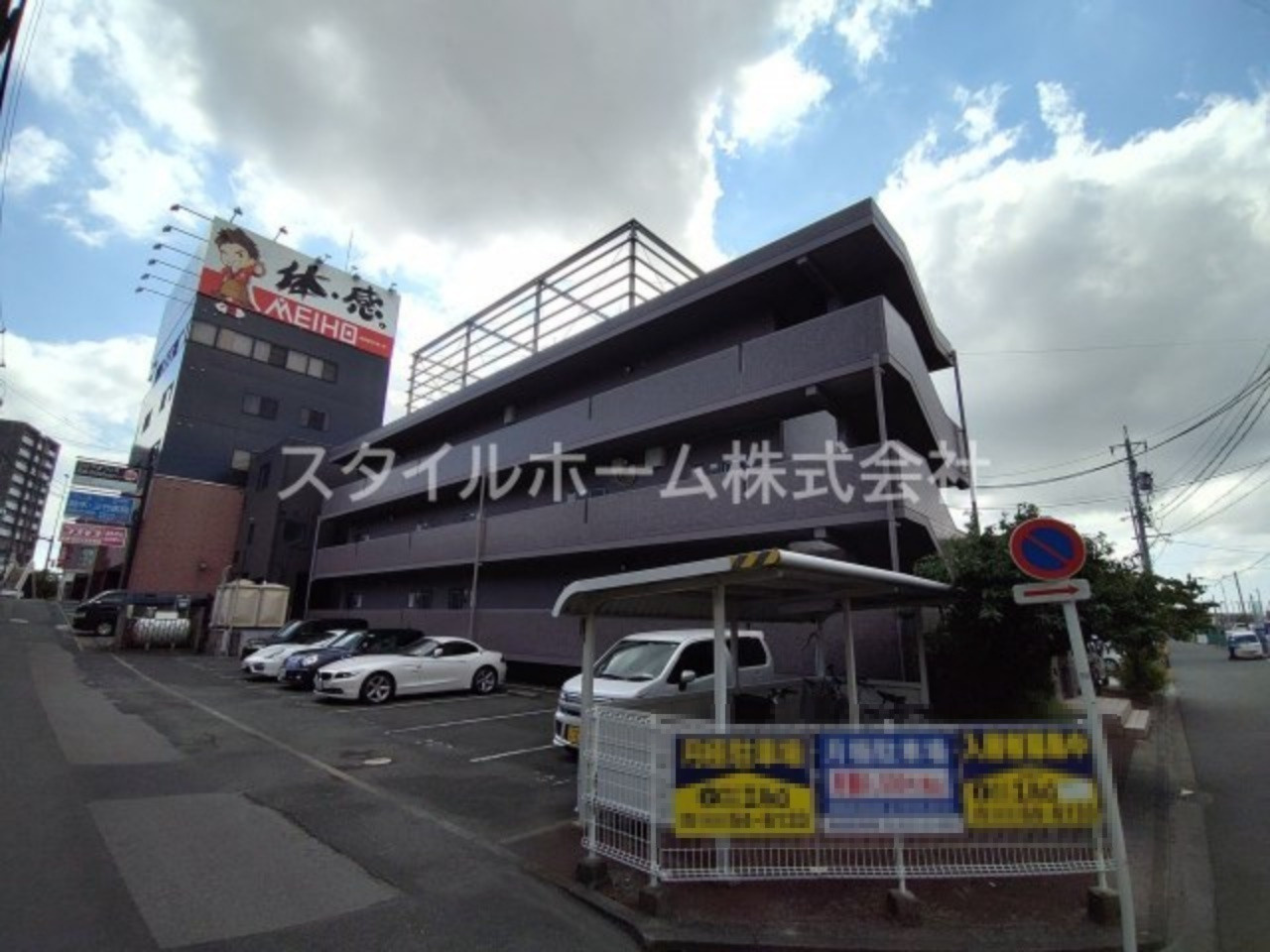 エクシード松山の駐車場