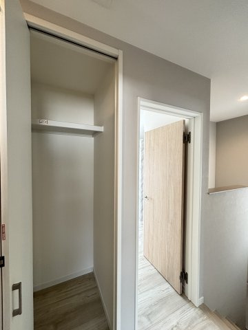 新築戸建　伴東８丁目の収納|2F廊下の収納