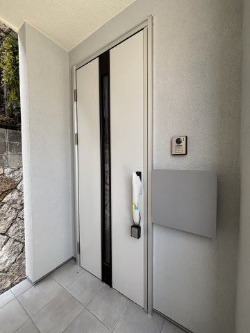 新築戸建　伴東８丁目の玄関