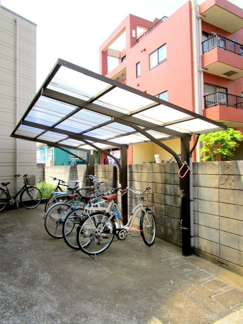 メゾンソレイユのその他共用部分|★敷地内屋根付き駐輪場★
