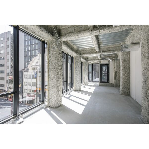 HP-SQUARE YAESU(エイチピースクエアヤエス)の内装