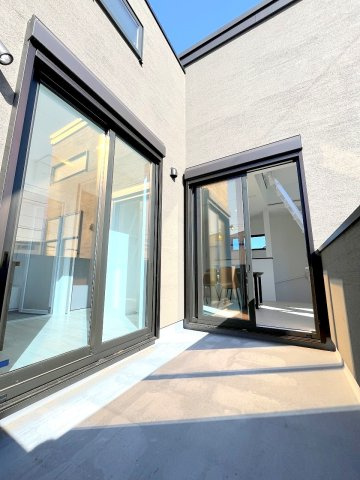 あきる野市小川東2　中古戸建のバルコニー