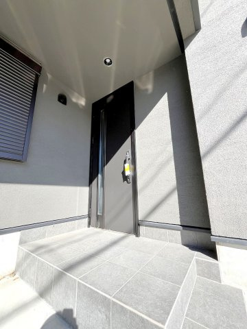 あきる野市小川東2　中古戸建の玄関
