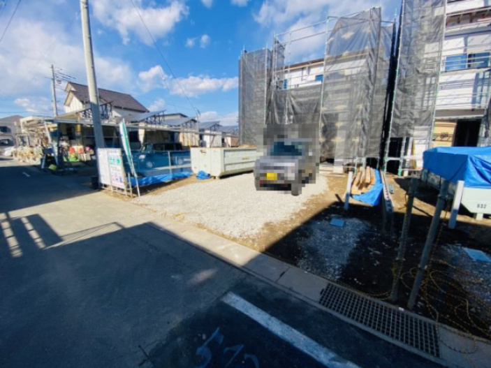 伊勢崎市太田町第9　5号棟の駐車場|現地写真　駐車スペースは建物南側に2台分可能です！