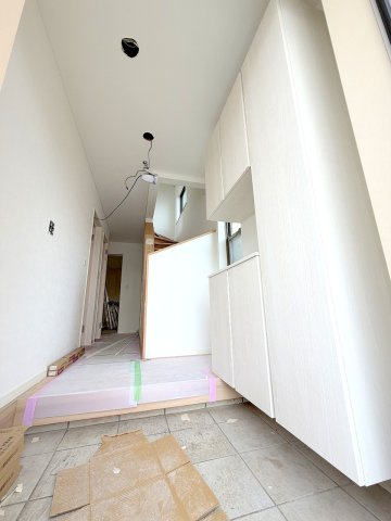 昭島市拝島町5　中古戸建の玄関