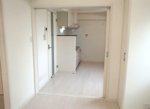 熊本市中央区出水８丁目の賃貸マンションの居間・リビング