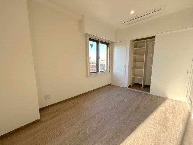 原宿パークハウスの寝室|★明るいフロアタイルの角部屋です★
