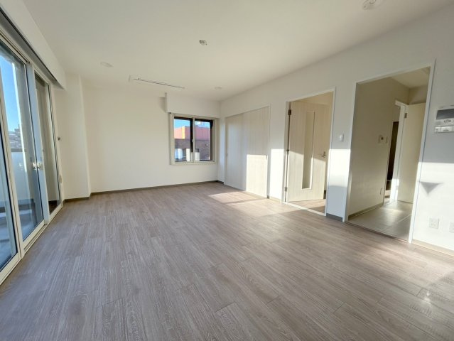 原宿パークハウスの洋室|★明るいフロアタイルの角部屋です★