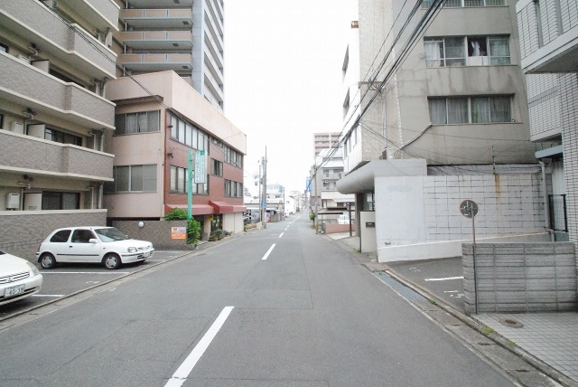 エトランゼ12の周辺