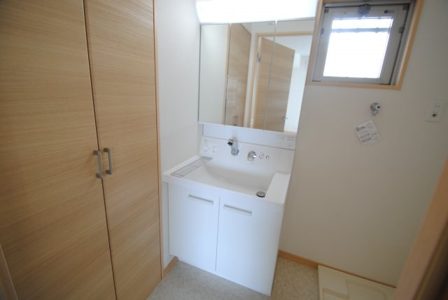 エトランゼ東櫛原15の独立洗面台|同タイプ　イメージ写真