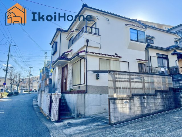 神戸市西区今寺　中古戸建のエントランス|【ホームページに現地動画掲載中】●年中無休：当日予約可●前面道路は10M幅で広々しています。