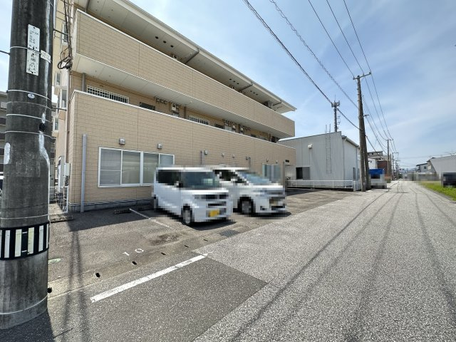 パインコート札場の駐車場