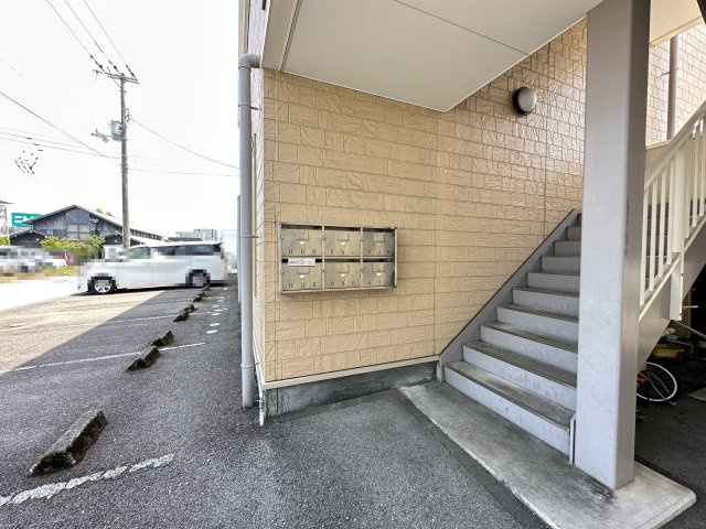 パインコート札場のエントランス