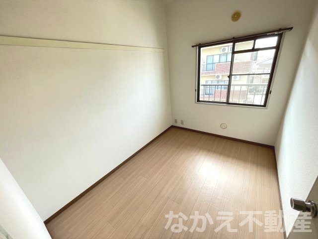 【寝室】 | 広くて明るい寝室