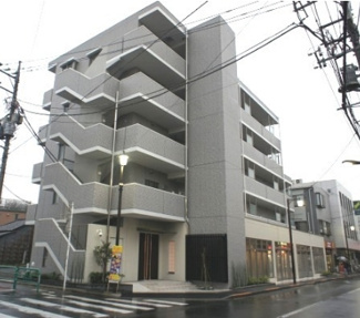 【外観】 | 鉄筋コンクリート造のがっちりとした建物。