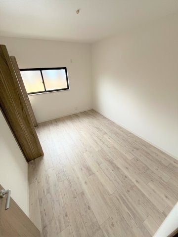 【洋室】 | 仲介手数料無料！高千帆小学校に通えるリフォーム済み中古住宅　山陽小野田市高千帆２丁目 | 使い勝手のいい洋室です