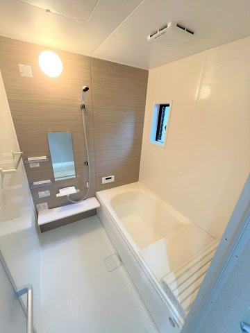 【浴室】 | 仲介手数料無料！高千帆小学校に通えるリフォーム済み中古住宅　山陽小野田市高千帆２丁目 | １坪タイプのゆったりとしたお風呂