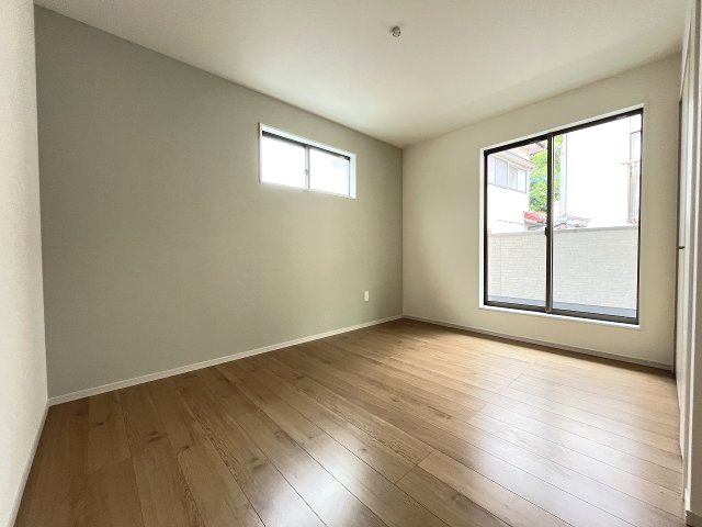 【寝室】 | 糟屋郡志免町王子4丁目4期　4号棟（全4棟）【仲介手数料無料・0円】 | 現地写真。2階主寝室です。