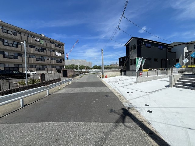 【その他】 | 糟屋郡志免町王子4丁目4期　4号棟（全4棟）【仲介手数料無料・0円】 | 現地写真。前面道路です。