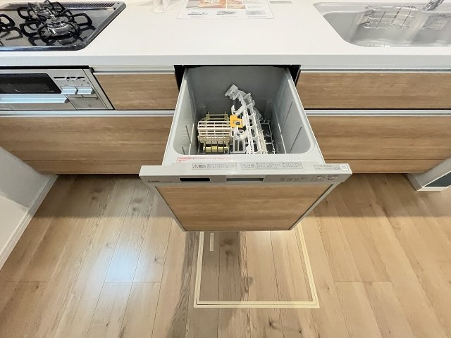 【キッチン】 | 糟屋郡志免町王子4丁目4期　4号棟（全4棟）【仲介手数料無料・0円】 | 現地写真。食洗器が付いてます。