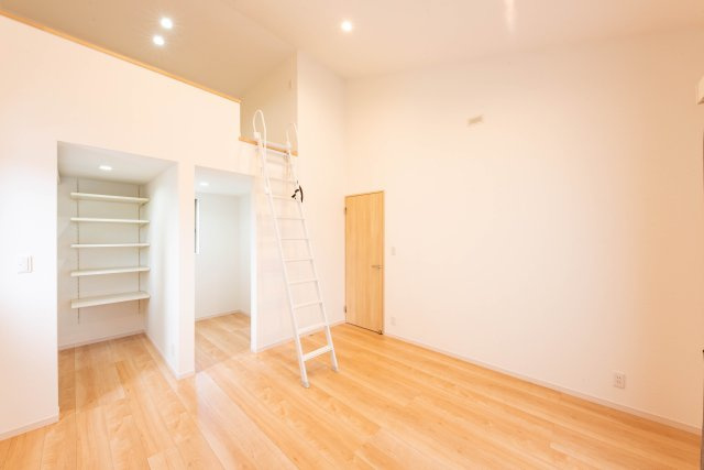 ピースタウン野洲市市三宅の前面道路含む現地写真|前面道路 約12m(歩道も含む)