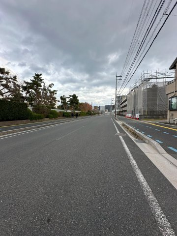 ピースタウン野洲市市三宅の前面道路含む現地写真|前面道路 約12m(歩道も含む)
