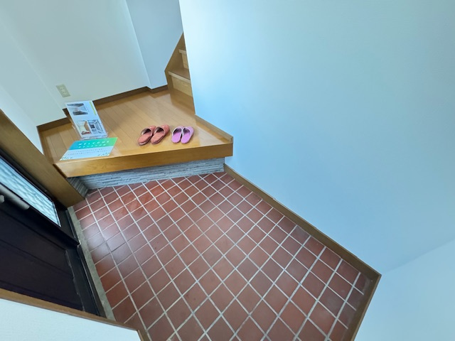 島ハイツの玄関