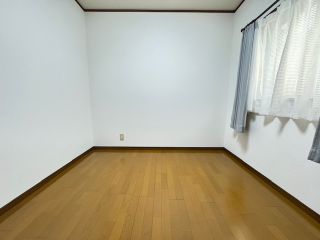 島ハイツの洋室