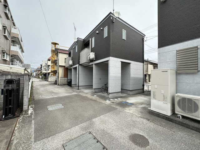 メリベル西門前 B棟の駐車場