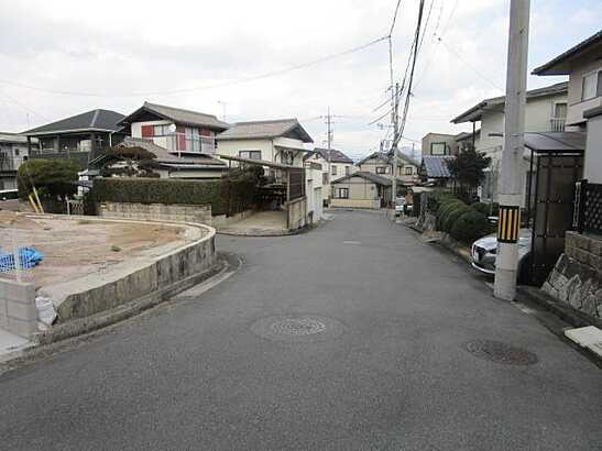 【前面道路含む現地写真】