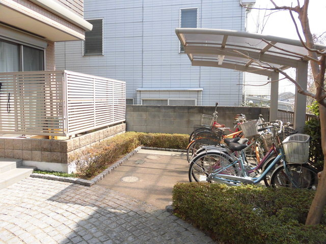 Joyville(ジョイビル)のその他共用部分|屋根付き駐輪場