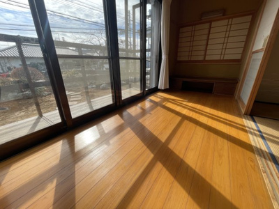 【その他】 | 上山口　中古戸建 | 広い縁側に小さなテーブルと椅子を置いて、モーニングコーヒーでもどうぞ～