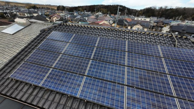 【設備】 | 上山口　中古戸建 | （ドローン撮影）ソーラーパネルが設置されています。