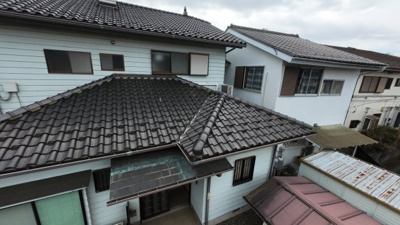 【外観】 | 上山口　中古戸建 | （ドローン撮影）建物北側から撮影。玄関の上空です。