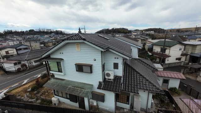 【外観】 | 上山口　中古戸建 | （ドローン撮影）建物東側から撮影。写真の奥の方に西武ドームが見えます。