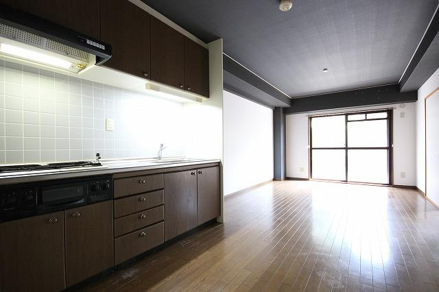 シャルマンローズの居間・リビング|※同物件の別のお部屋の写真です※