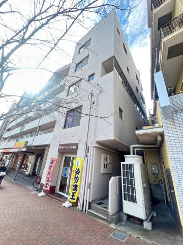 神戸市灘区岩屋中町５丁目の賃貸マンションのエントランス