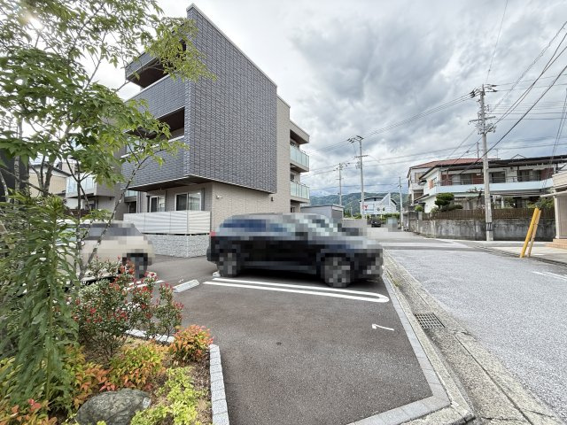 ベレオ クレマティスの駐車場