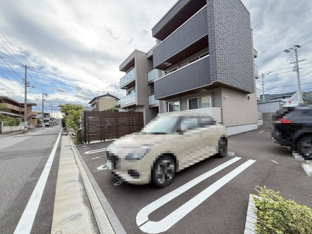 ベレオ クレマティスの駐車場